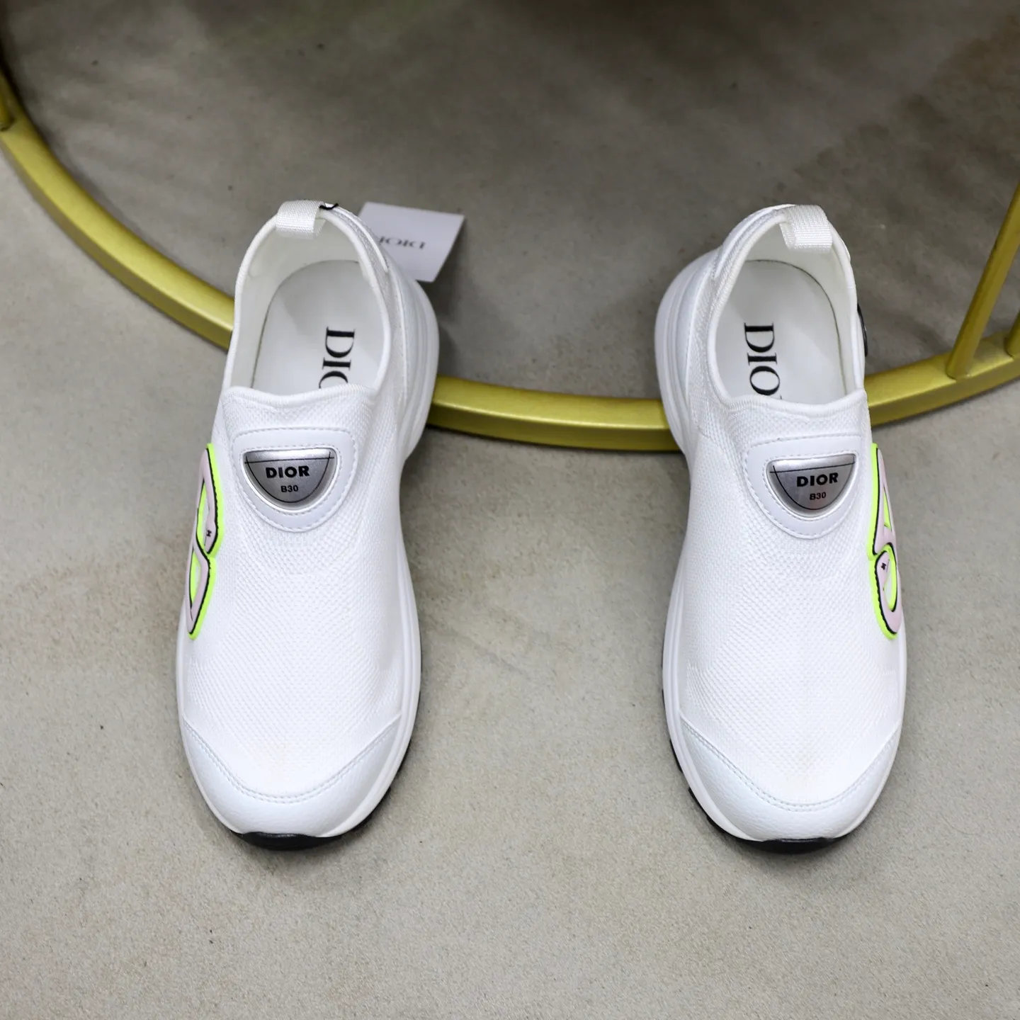 Ex-factory price: 520💰Dior B30’s latest hot model is shipped, the original version is made 1:1 ▪️ Fabric: Original customized fly woven ▪️ Lining: Imported breathable mesh ▪️ Sole: Original molded non-slip outsole ▪️ Size: 38-45 (45 is custom-made and cannot be returned)